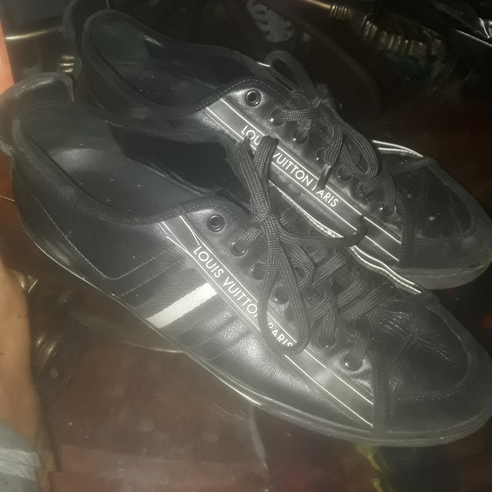 Authentic  louis vuitton men shoes sz 8